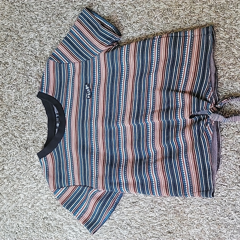 Volcom womens semi cropped t shirt. Size M fits S. Worn a couple of times.